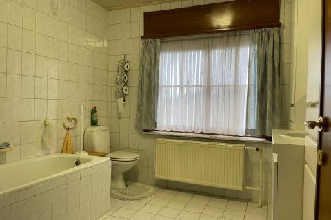 Ruime halfopen bebouwing met tuin, terras en garage in Melle - 3 slaapkamers -- perceeloppervlakte 528m² - bewoonbare oppervlakte 145m²