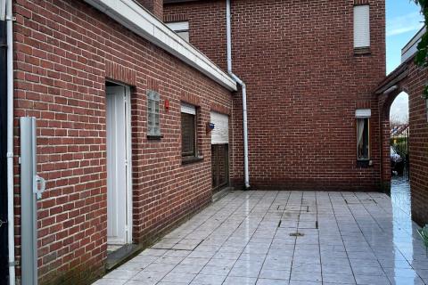 Ruime halfopen bebouwing met tuin, terras en garage in Melle - 3 slaapkamers -- perceeloppervlakte 528m² - bewoonbare oppervlakte 145m²