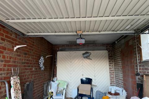 Ruime halfopen bebouwing met tuin, terras en garage in Melle - 3 slaapkamers -- perceeloppervlakte 528m² - bewoonbare oppervlakte 145m²
