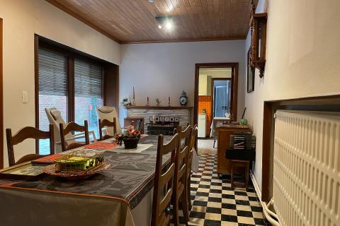 Ruime halfopen bebouwing met tuin, terras en garage in Melle - 3 slaapkamers -- perceeloppervlakte 528m² - bewoonbare oppervlakte 145m²