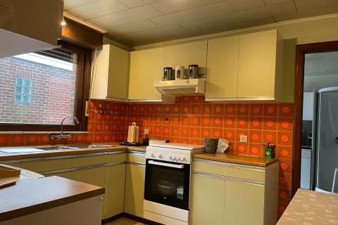 Ruime halfopen bebouwing met tuin, terras en garage in Melle - 3 slaapkamers -- perceeloppervlakte 528m² - bewoonbare oppervlakte 145m²