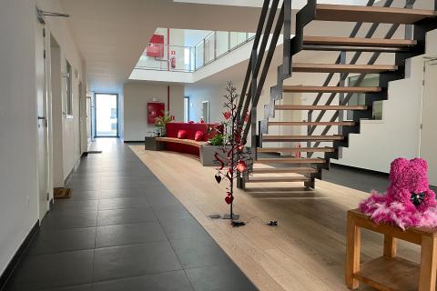 Ruime senioren flat in Melle met terras, lift, garage en kelder- 70.00 m² bewoonbare oppervlakte, persoonlijk alarm- en oproepsysteem, Energielabel A