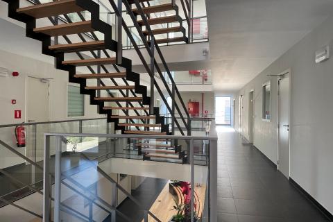 Ruime senioren flat in Melle met terras, lift, garage en kelder- 70.00 m² bewoonbare oppervlakte, persoonlijk alarm- en oproepsysteem, Energielabel A