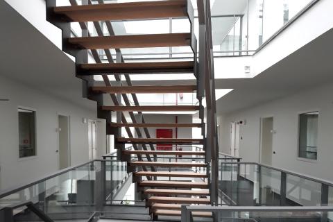 Ruime senioren flat in Melle met terras, lift, garage en kelder- 70.00 m² bewoonbare oppervlakte, persoonlijk alarm- en oproepsysteem, Energielabel A