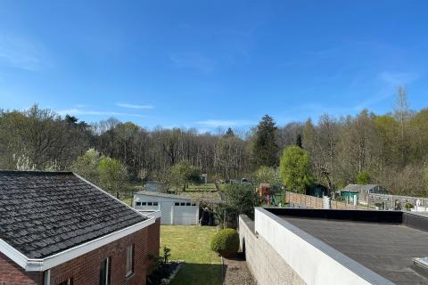 Ruime half open bebouwing met mooie grote tuin, terras en garage in Merelbeke-Melle, 4 slaapkamers, 