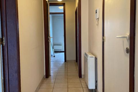 Ruim penthouse met terras, lift en garage in Merelbeke-Melle: 2 slaapkamers, bouwjaar 1997, EPC-label B