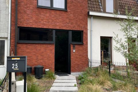 Gerieflijke gerenoveerde rijwoning met tuin en terras in Gentbrugge, 2 slaapkamers, standaard woning, EPC B