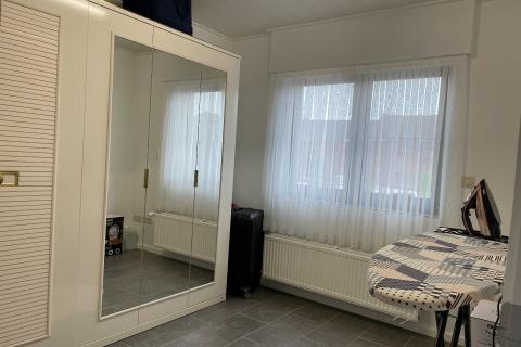 Gerieflijke gerenoveerde rijwoning met tuin en terras in Gentbrugge, 2 slaapkamers, standaard woning, EPC B