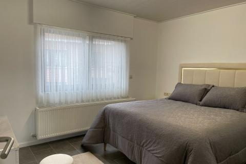 Gerieflijke gerenoveerde rijwoning met tuin en terras in Gentbrugge, 2 slaapkamers, standaard woning, EPC B