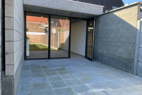 Gerieflijke gerenoveerde rijwoning met tuin en terras in Gentbrugge, 2 slaapkamers, standaard woning, EPC B