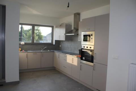 Nieuwbouwappartement op het eerste verdiep met 2 slaapkamers en terras.