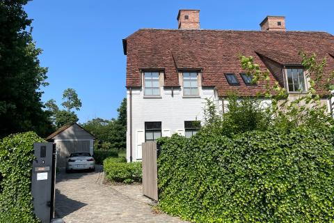 Rustieke half open bebouwing met tuin, garage en 3 slaapkamers in Heusden, bouwjaar 2015, op enkele minuten van het centrum, 2 badkamers, een ideale woning voor