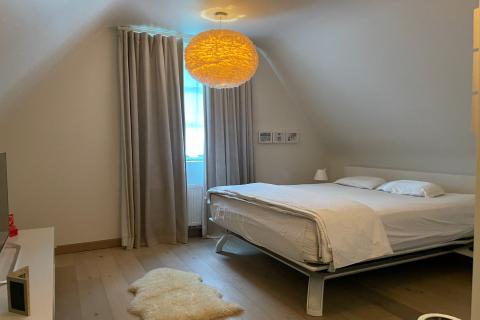 Rustieke half open bebouwing met tuin, garage en 3 slaapkamers in Heusden, bouwjaar 2015, op enkele minuten van het centrum, 2 badkamers, een ideale woning voor