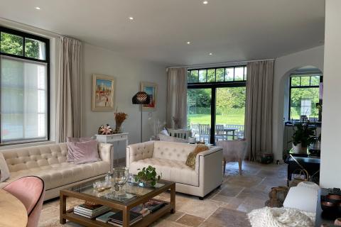 Rustieke half open bebouwing met tuin, garage en 3 slaapkamers in Heusden, bouwjaar 2015, op enkele minuten van het centrum, 2 badkamers, een ideale woning voor