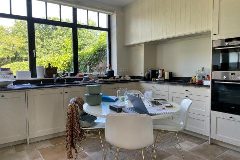 Rustieke half open bebouwing met tuin, garage en 3 slaapkamers in Heusden, bouwjaar 2015, op enkele minuten van het centrum, 2 badkamers, een ideale woning voor