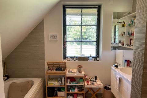 Rustieke half open bebouwing met tuin, garage en 3 slaapkamers in Heusden, bouwjaar 2015, op enkele minuten van het centrum, 2 badkamers, een ideale woning voor
