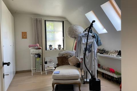 Rustieke half open bebouwing met tuin, garage en 3 slaapkamers in Heusden, bouwjaar 2015, op enkele minuten van het centrum, 2 badkamers, een ideale woning voor