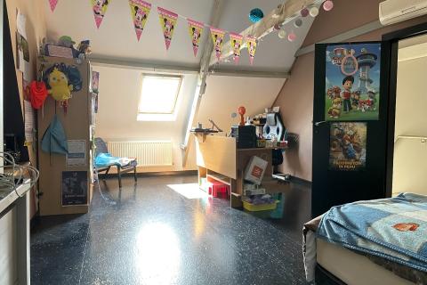 Showroom, atelier en appartement in Merelbeke-Melle, gerenoveerd in 2015, 650.00m² perceeloppervlakte, 226.00m² bewoonbare oppervlakte