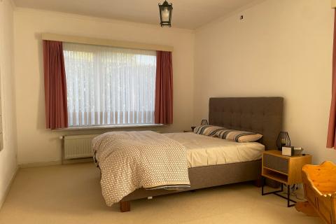 Ruime bungalow met 4 slaapkamers, garage en tuin in Oosterzele - Energiezuinig met EPC-waarde 364.00