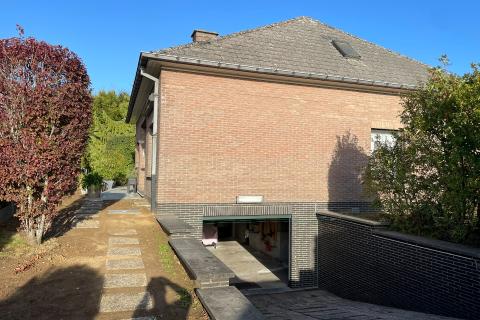 Ruime bungalow met 4 slaapkamers, garage en tuin in Oosterzele - Energiezuinig met EPC-waarde 364.00