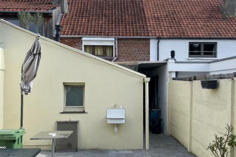 Instapklare rijwoning met tuin en terras in Heusden/Destelbergen, 2 slaapkamers, energielabel E, zuidwestelijke oriëntatie van de tuin