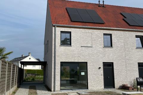 Prachtige half open bebouwing met tuin en terras in Oosterzele! 3 slaapkamers, bouwjaar 2025, energielabel A, 278m² perceeloppervlakte, 140m² bewoonbare oppervl