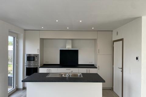 Prachtige half open bebouwing met tuin en terras in Oosterzele! 3 slaapkamers, bouwjaar 2025, energielabel A, 278m² perceeloppervlakte, 140m² bewoonbare oppervl
