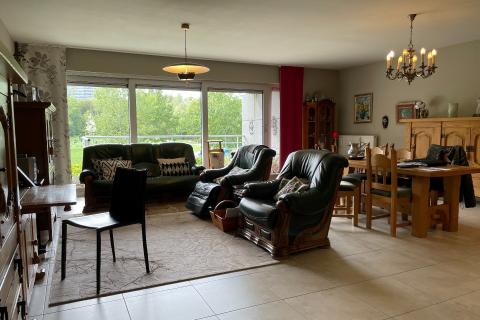 Ruim appartement met terras, garage en 2 slaapkamers in Gent - bouwjaar 2003, energielabel A, bewoonbare oppervlakte 113.00 - ideaal voor stadsliefhebbers!
