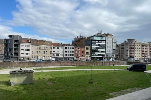 Ruim appartement met terras, garage en 2 slaapkamers in Gent - bouwjaar 2003, energielabel A, bewoonbare oppervlakte 113.00 - ideaal voor stadsliefhebbers!