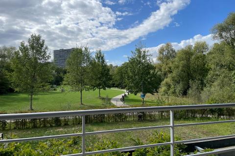 Ruim appartement met terras, garage en 2 slaapkamers in Gent - bouwjaar 2003, energielabel A, bewoonbare oppervlakte 113.00 - ideaal voor stadsliefhebbers!
