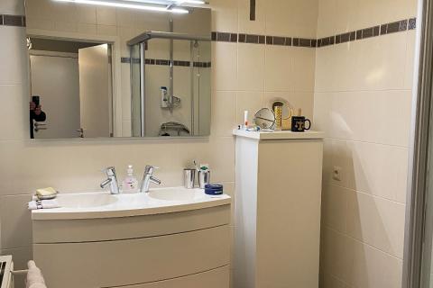 Ruim appartement met terras, garage en 2 slaapkamers in Gent - bouwjaar 2003, energielabel A, bewoonbare oppervlakte 113.00 - ideaal voor stadsliefhebbers!