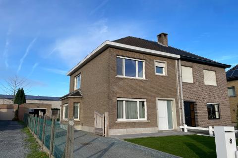 Mooie half open bebouwing met tuin, garage en 3 slaapkamers in Melle - EPC 276.00 - Energielabel C - 132.00m² bewoonbare oppervlakte - Zuidwestelijke tuinoriënt