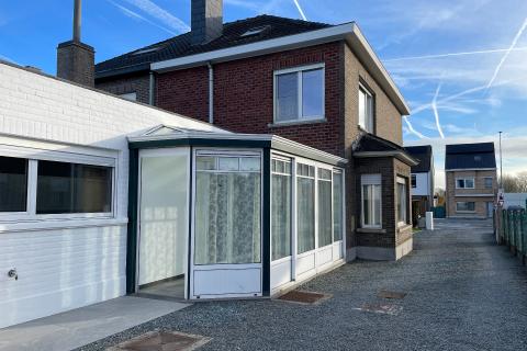 Mooie half open bebouwing met tuin, garage en 3 slaapkamers in Melle - EPC 276.00 - Energielabel C - 132.00m² bewoonbare oppervlakte - Zuidwestelijke tuinoriënt
