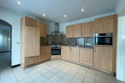 Mooie half open bebouwing met tuin, garage en 3 slaapkamers in Melle - EPC 276.00 - Energielabel C - 132.00m² bewoonbare oppervlakte - Zuidwestelijke tuinoriënt