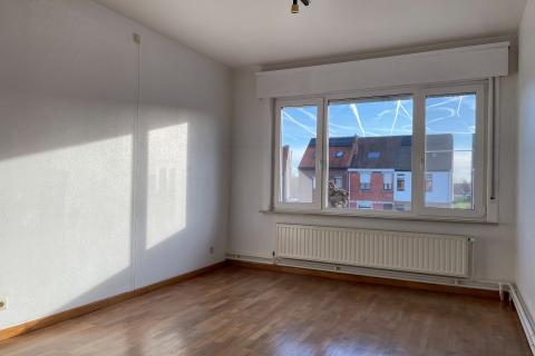 Mooie half open bebouwing met tuin, garage en 3 slaapkamers in Melle - EPC 276.00 - Energielabel C - 132.00m² bewoonbare oppervlakte - Zuidwestelijke tuinoriënt