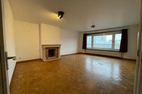 Standaard appartement met terras en 2 slaapkamers in Gent uit 1967 - 79.00m² - EPC 177.00