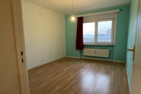 Standaard appartement met terras en 2 slaapkamers in Gent uit 1967 - 79.00m² - EPC 177.00