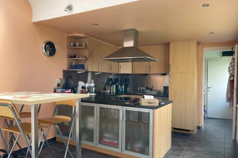 Showroom, atelier en appartement in Merelbeke-Melle, gerenoveerd in 2015, 650.00m² perceeloppervlakte, 226.00m² bewoonbare oppervlakte