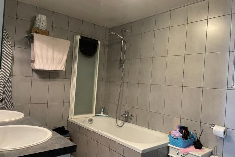 Showroom, atelier en appartement in Merelbeke-Melle, gerenoveerd in 2015, 650.00m² perceeloppervlakte, 226.00m² bewoonbare oppervlakte