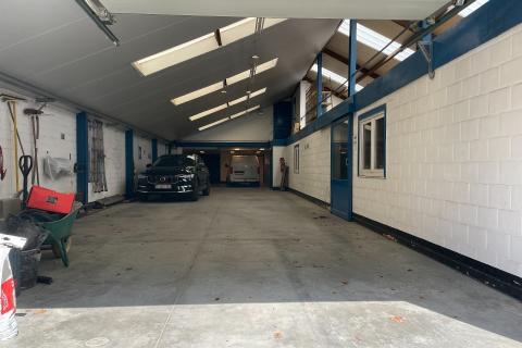 Showroom, atelier en appartement in Merelbeke-Melle, gerenoveerd in 2015, 650.00m² perceeloppervlakte, 226.00m² bewoonbare oppervlakte