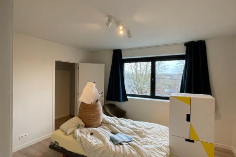 Ruime half open bebouwing met tuin en terras in Gent, 3 slaapkamers, EPC-waarde 68.00, energielabel A, zuidwestelijke oriëntatie