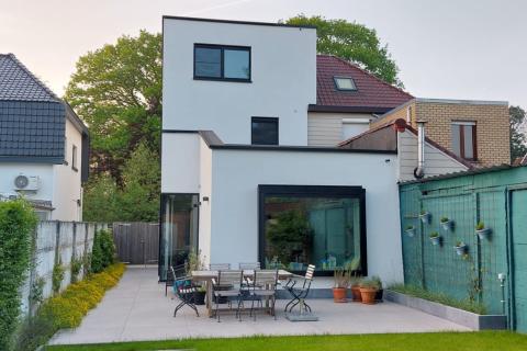 Ruime half open bebouwing met tuin en terras in Gent, 3 slaapkamers, EPC-waarde 68.00, energielabel A, zuidwestelijke oriëntatie