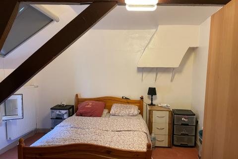 Ruime rijwoning met tuin en 4 slaapkamers in Gent, standaard woning met perceeloppervlakte 90.00 en bewoonbare oppervlakte 128.00, 1 badkamer
