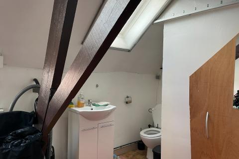 Ruime rijwoning met tuin en 4 slaapkamers in Gent, standaard woning met perceeloppervlakte 90.00 en bewoonbare oppervlakte 128.00, 1 badkamer