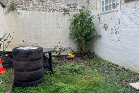 Ruime rijwoning met tuin en 4 slaapkamers in Gent, standaard woning met perceeloppervlakte 90.00 en bewoonbare oppervlakte 128.00, 1 badkamer