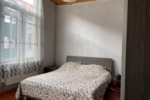 Ruime rijwoning met tuin en 4 slaapkamers in Gent, standaard woning met perceeloppervlakte 90.00 en bewoonbare oppervlakte 128.00, 1 badkamer