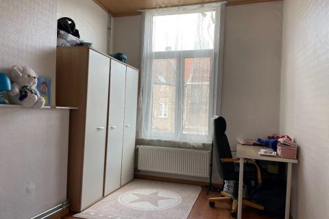 Ruime rijwoning met tuin en 4 slaapkamers in Gent, standaard woning met perceeloppervlakte 90.00 en bewoonbare oppervlakte 128.00, 1 badkamer