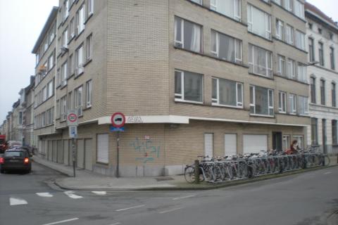 Ruim appartement met lift in Gent, 3 slaapkamers, standaard afwerking, EPC-waarde 191.00