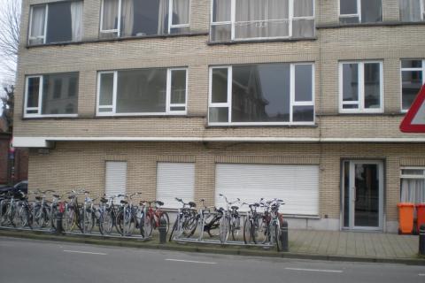 Ruim appartement met lift in Gent, 3 slaapkamers, standaard afwerking, EPC-waarde 191.00