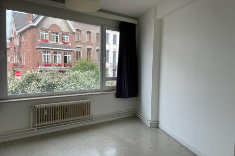 Ruim appartement met lift in Gent, 3 slaapkamers, standaard afwerking, EPC-waarde 191.00